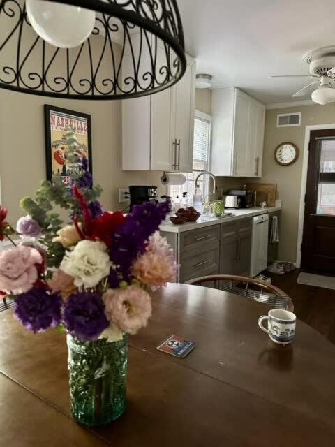 Nashville Elegance Enjoy Southern Comfort In Style Bagian luar foto